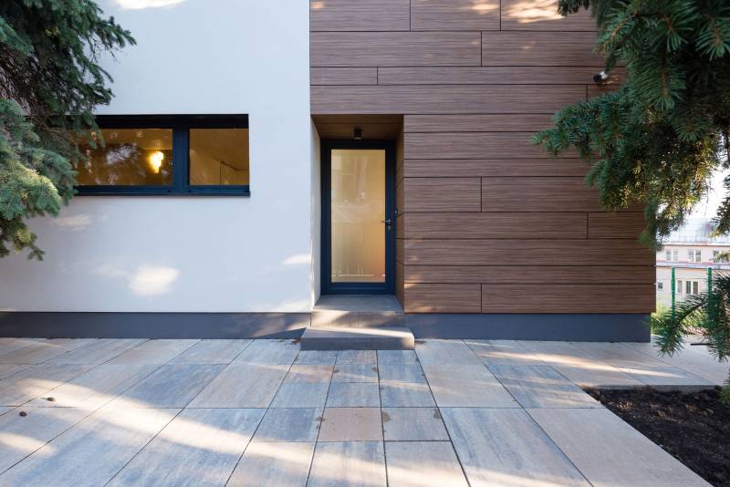 Installation d’une porte d’entrée design sur mesure en aluminium pour un particulier à Strasbourg